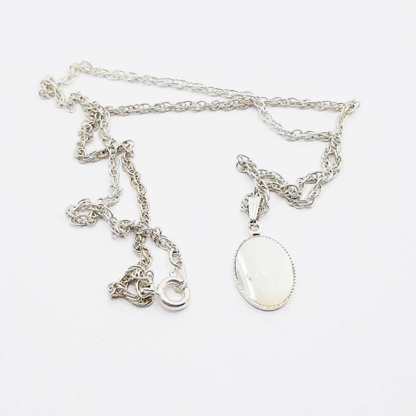 Vintage Silver-tone and Mother of Pearl/Abalone/Ormer/Paua Shell Pendant on Rope Chain - 80's