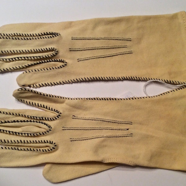 Vintage Ladies Gloves * Pale Yellow * RH Macy* Weddings, Showers, Luncheons, Church, Prom, Graduation, Derby, Dinner, Holidays