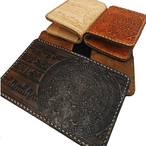 Cartera plegable con calendario azteca de piel hecha a mano, color tostado, negro y marrón