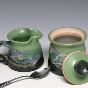 Pottery Sugar and Creamer Set image 3