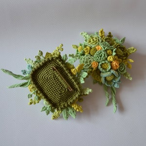 Green Pin Floral brooch Irish crochet