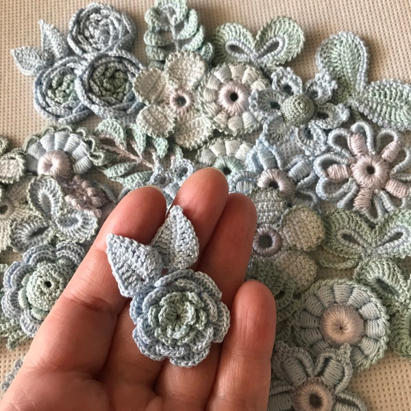 Conjunto de crochê irlandês "Something Blue" com apliques de flores (30 peças).