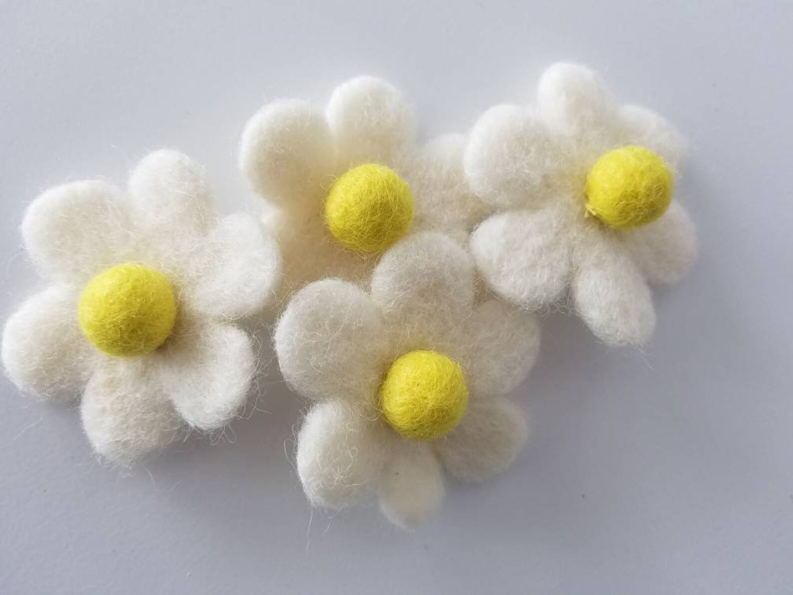 Felt Daisy embellishment. Felt flower. Felt craft. Daisy Etsy
