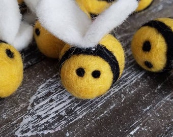 Felt Bees: Wool Accessories, Embellishments (5 Pieces)