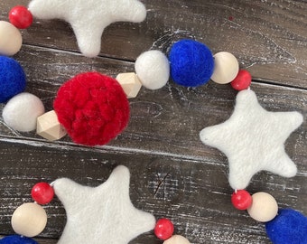 Chunky 4th of July Garland. Large felt star. 5.5ft