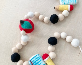 Guirnalda de manzana y lápiz de fieltro: decoración para el aula del profesor (90 cm)