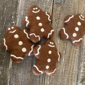 Felt Gingerbread Man Ornament: Christmas Decoration (Set of 5)