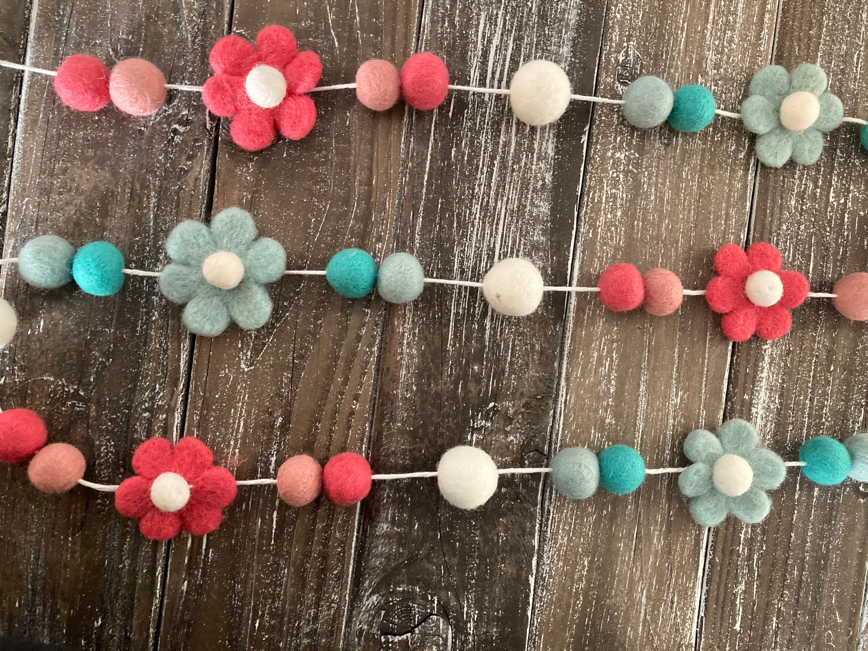 Spring garland. Daisy garland. Felt ball garland. Felt daisy. Etsy