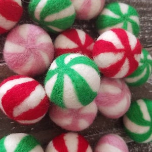 Felt peppermint. Felt candy. Felt Christmas candy. Felt balls. Pepermint decor. 5 pieces