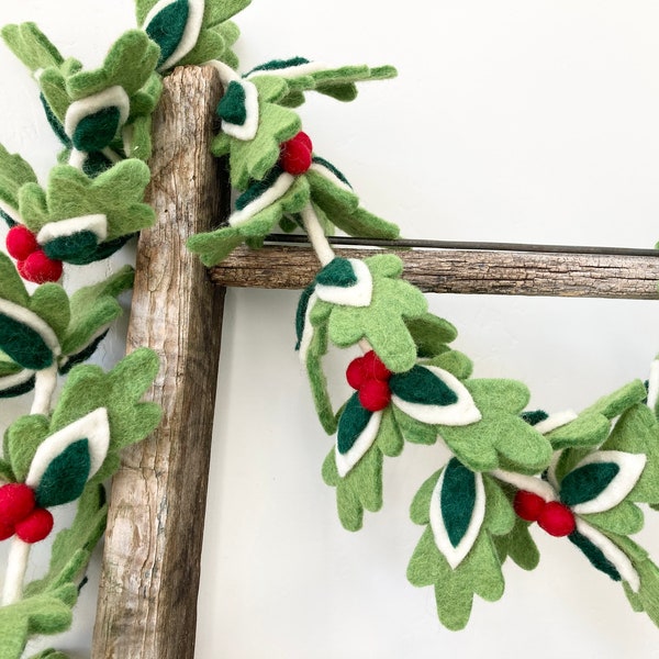 Felt Christmas garland. Holly garland. Felt leaf garland. 6 ft