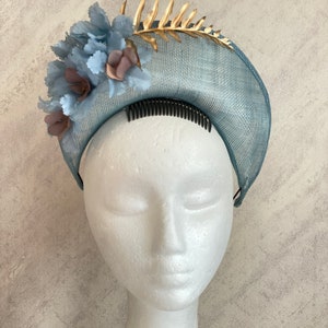Baby blue Fascinator, Baby blue Sinamay Fascinator. Halo Fascinator. Baby blue Hat.  Melbourne Cup Fascinator. Cocktail Hat
