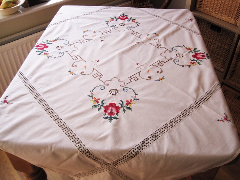 Vintage Lace Tablecloth Hand-made Lace, FREE POST UK Vintage 50 Cotton Lace Tablecloth
