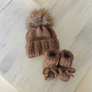 Baby Booties, Knit Booties and Hat Set, Boy Baby Booties, Knit Boy Beanie, Knit hat and Booties, Booties for babies, Knit Baby Hats