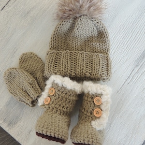 Baby Booties, Knit Hat and booties, Girl Baby Booties, Knit Girl Hats, Baby Mittens, Knit Baby Hats, Booties and hat, luv beanies