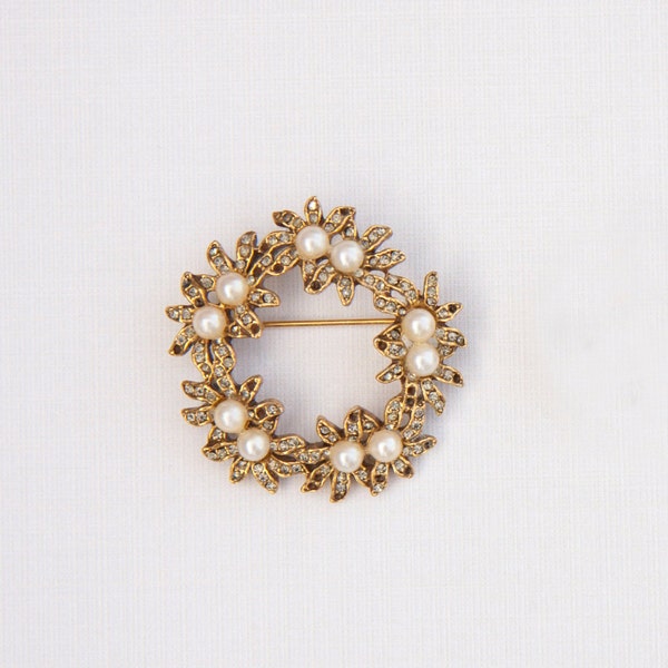 1970s Vintage Broche, Rhinestones and Pearls, Small Flowers with Pearls, White and Golden Color, Vintage Accessory, Jewelry Gifts, Brooch