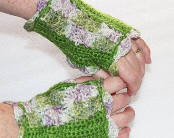 Floral Kiss Mitts crochet fingerless gloves pattern. Cute, comfortable and able to be 1- or 2-toned. Make your own gifts for women.