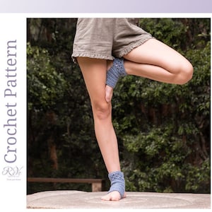 Crochet dance socks pattern, ankle length crochet pattern for socks with no heel or toe. Perfect for pedicures, yoga or pilates