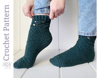 Tube socks crochet pattern with optional lace cuff.  Unisex options. Made to measure & customisable. House or Boot Mullinger Socks. DIY Gift