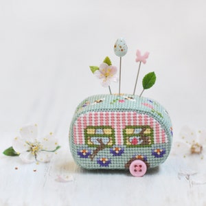 Camping Cross Stitch Pattern. Vintage Trailer Cross Stitch. Spring Cross Stitch Pattern. Retro Camper Cross Stitch. Easter Cross Stitch 3D zdjęcie 5