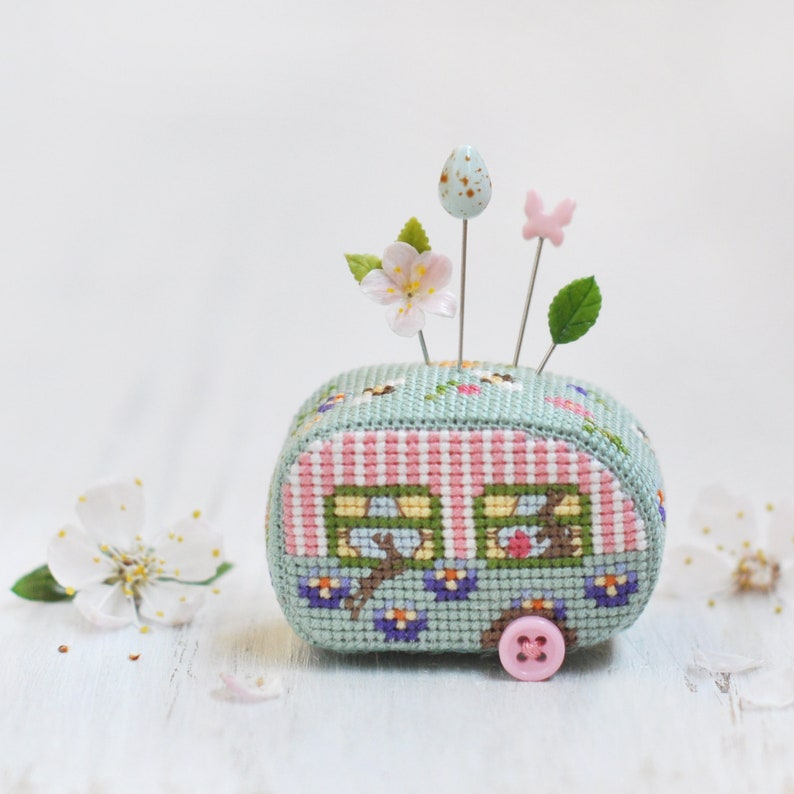 Camping Cross Stitch Pattern. Vintage Trailer Cross Stitch. Spring Cross Stitch Pattern. Retro Camper Cross Stitch. Easter Cross Stitch 3D zdjęcie 5