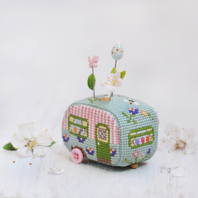 Camping Cross Stitch Pattern. Vintage Trailer Cross Stitch. Spring Cross Stitch Pattern. Retro Camper Cross Stitch. Easter Cross Stitch 3D zdjęcie 3