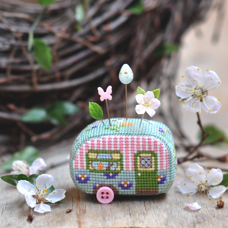 Camping Cross Stitch Pattern. Vintage Trailer Cross Stitch. Spring Cross Stitch Pattern. Retro Camper Cross Stitch. Easter Cross Stitch 3D zdjęcie 8