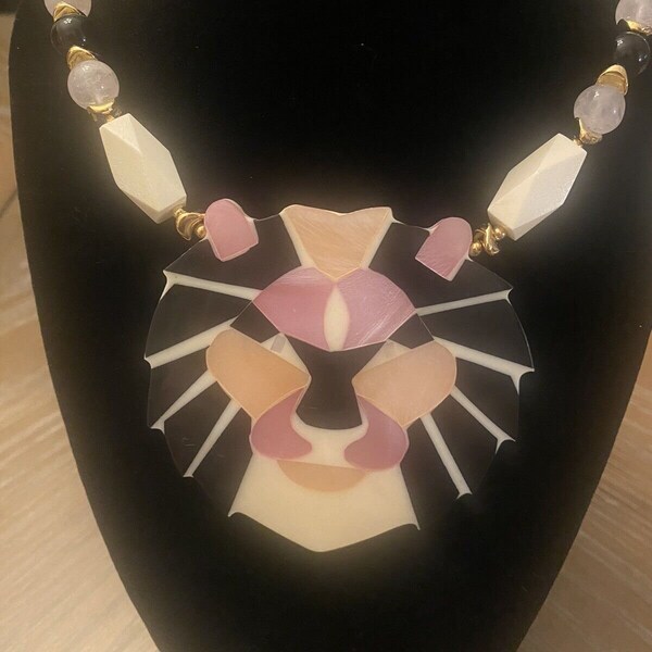 LEE SANDS Vintage Lion Head Mother Of Pearl Shell Inlay Necklace made in Hawaii