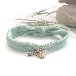 HERZ elastisches Seidenarmband farn,Zirkonia oliv, goldenes Herz, unkompliziert, inklusive Grußkarte und Schmuckbeutel