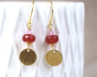 Goldene Ohrringe mit Jadeperlen, rosa Zirkon, rote Jade, handgefertigt, Ohrringe mit rotem Stein, runder gold Anhänger, Geschenk
