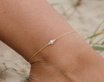 Freshwater pearl ankle bracelet. White pearl anklet. White anklet. Shell anklet. Boho crystal anklet. June birthstone. Anklets for women.