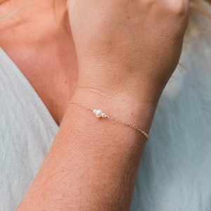 Freshwater pearl dainty bracelet. Pearl bracelet. June birthstone bracelet. Pearl bridesmaids bracelet. Pearl dainty gold bracelet image 1