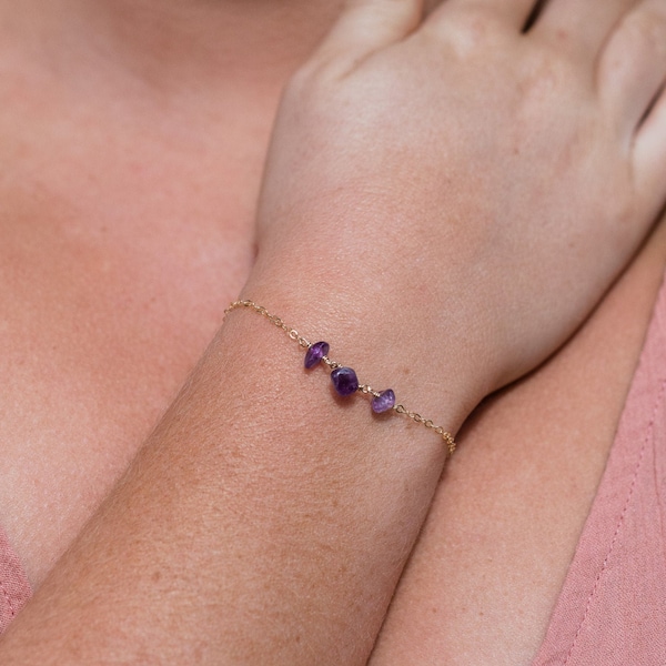 Amethyst protection bracelet. Womens bracelet. Purple bead bracelet. Gemstone bracelets. Amethyst bracelet. February birthstone bracelet.