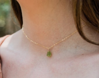 Tiny raw green peridot gemstone pendant choker necklace in gold, silver, bronze or rose gold - August birthstone necklace. Chartreuse choker