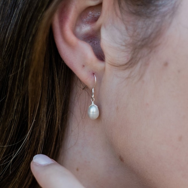 Pearl earrings. Bridesmaid earrings. Minimalist earrings. Crystal earrings. Dangle earrings. Gemstone earrings. June birthstone earrings.
