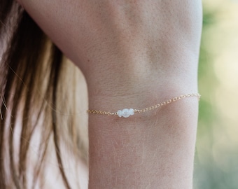 Rainbow moonstone dainty gold bracelet. Rainbow moonstone bracelet. June birthstone bracelet. Bridesmaids bracelet. Dainty bracelet