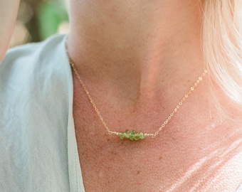 Peridot beaded bar necklace - Green peridot necklace - Tiny peridot gemstone necklace - Peridot bead necklace - August birthstone necklace