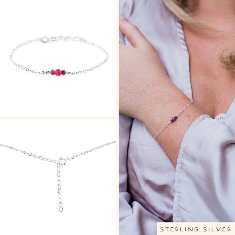 Puede incluir: Un delicado brazalete de cadena de plata con un peque&ntilde;o racimo de piedras preciosas rojas. El brazalete tiene un cierre de langosta.