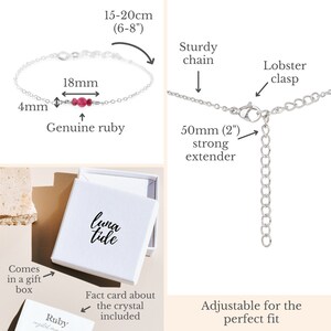 Puede incluir: Un brazalete de cadena de plata con una piedra preciosa de rub&iacute; genuino. El brazalete mide de 15 a 20 cm de largo y tiene un extensor de 5 cm. Viene en una caja blanca con las palabras "luna tide" impresas en ella.