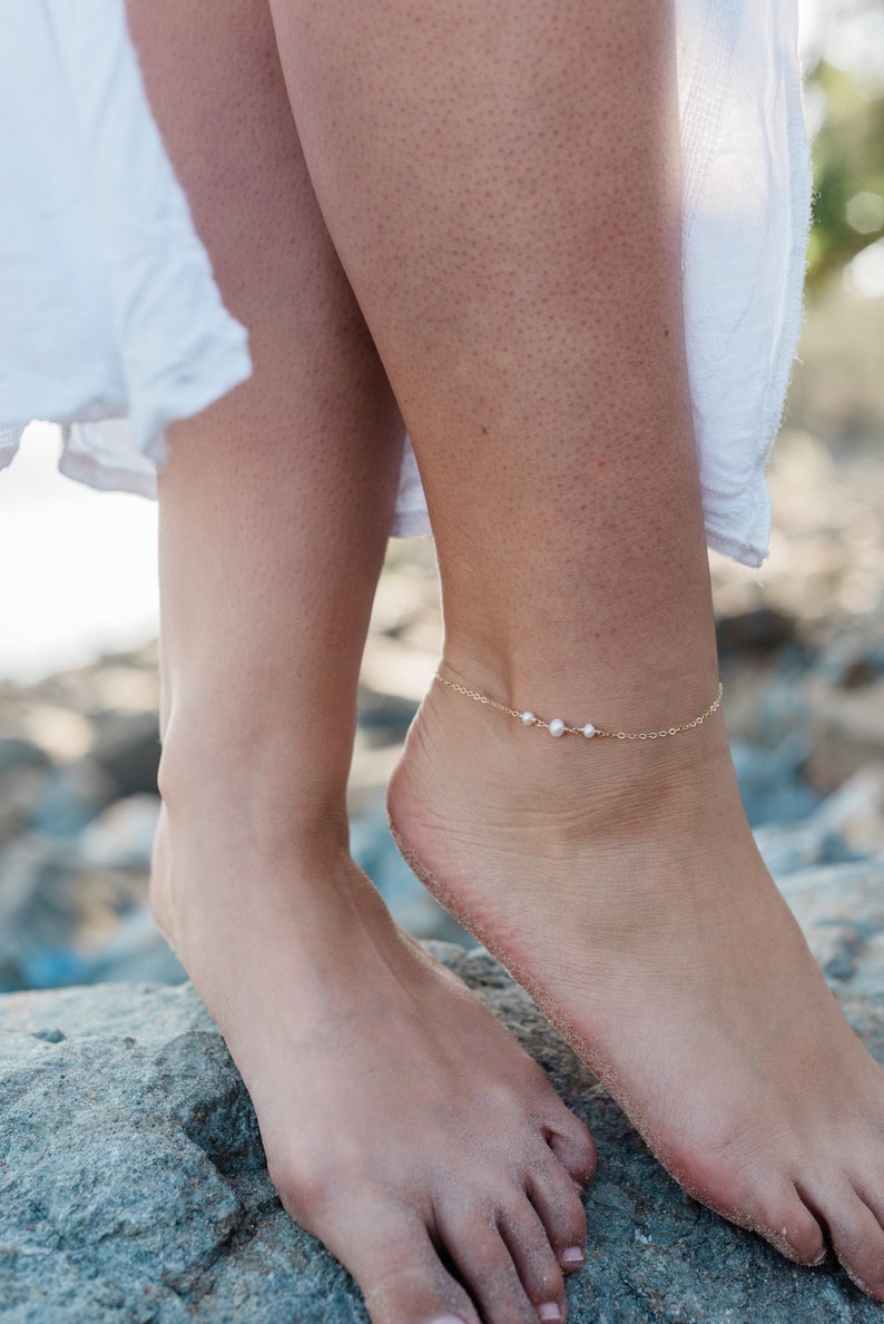 Dainty boho anklet for women Pearl bead anklet June birthstone anklet Pearl rosary anklet Pearl anklet Freshwater pearl beaded anklet