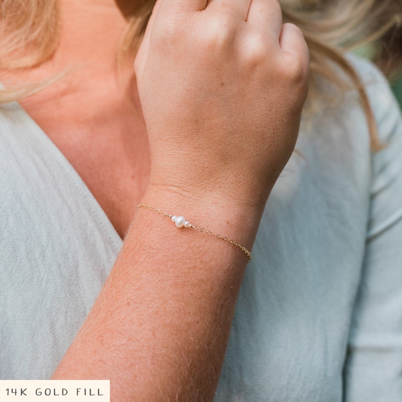 Freshwater pearl dainty bracelet. Pearl bracelet. June birthstone bracelet. Pearl bridesmaids bracelet. Pearl dainty gold bracelet image 1