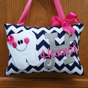 Gepersonaliseerde meisjes tandenfee kussen marine en witte chevron, optionele tandkaart,