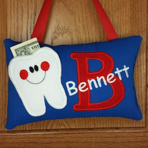 Oreiller personnalisé fée des dents, bleu et rouge, (couleurs au choix) nuancier disponible en option, ,