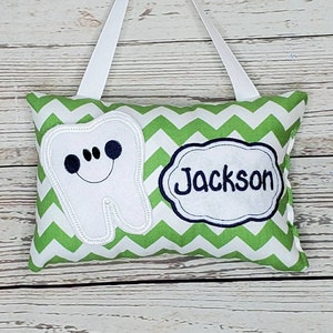 Almohada de hadas dental personalizada, chevron verde y blanco, tabla dental opcional, ,