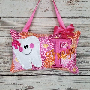 Meisjes gepersonaliseerde tandenfee kussen bloemen, optionele tandkaart,