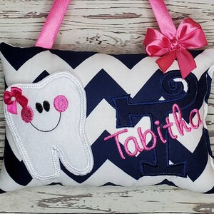 Almohada personalizada del hada de los dientes para niñas Chevron azul marino y blanco, tabla de dientes opcional,