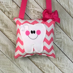 Oreiller de fée des dents avec carte dentaire en option, chevron rose et blanc (choisissez votre couleur ou votre tissu !)