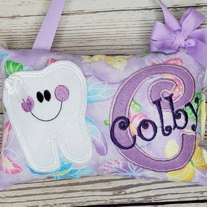 Cojín de hada de los dientes personalizado para niña con patrón de mariposa púrpura, elige tu versión,