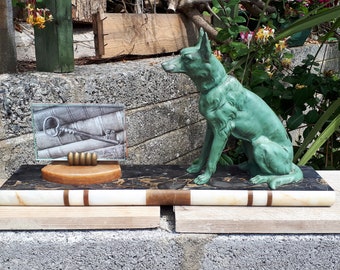 Portafoto vintage Art Déco raffigurante un pastore tedesco: cane in metallo fuso su marmo