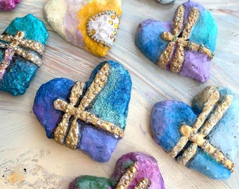 Pequeños corazones de cemento, corazón de libélula, regalo único, corazón dulce, corazón decorativo, corazón hecho a mano, recuerdo rústico de fiesta.