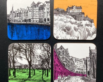 Juego de cuatro posavasos coloridos ilustrados de Edimburgo que representan los prados, el Castillo de Edimburgo, Victoria Street y Leith